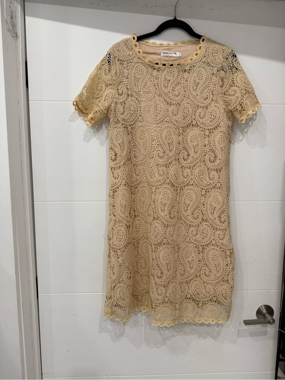 Lace Short-Sleeve Shift Dress in Light Beige
